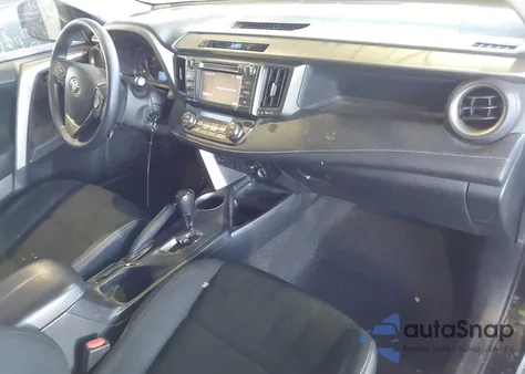 2015 Toyota Rav4 Xle z USA, uszkodzony, nr VIN 2T3RFREV7FW321309